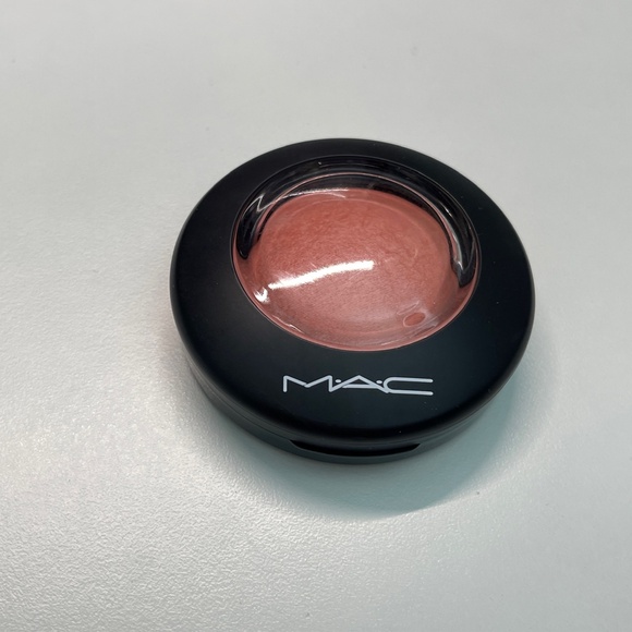 USED ONCE MAC Mineralize Blush Like Me Love Me by MAC for Women - 0.14 oz Blush - Picture 4 of 5